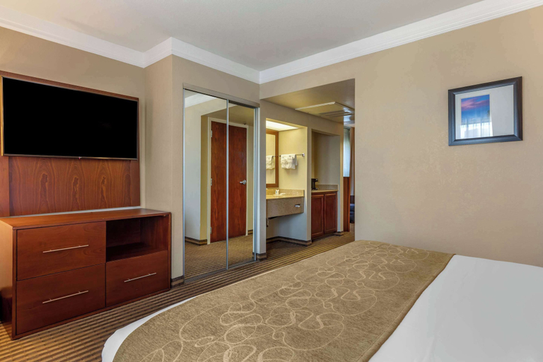 Bedroom 24