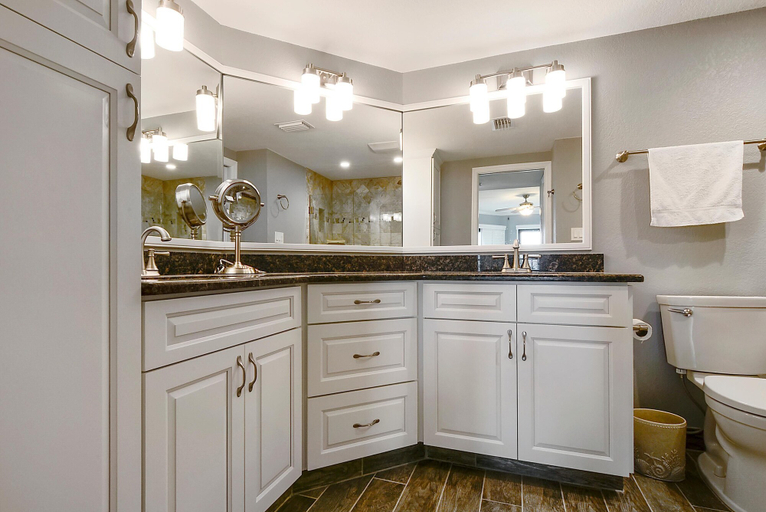 Bathroom 4, Land's End 10-302 Beach Front - Premier, Pinellas