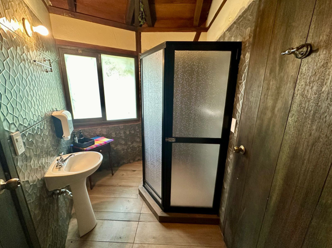 Bathroom 3, Tambo Quinde, Quito
