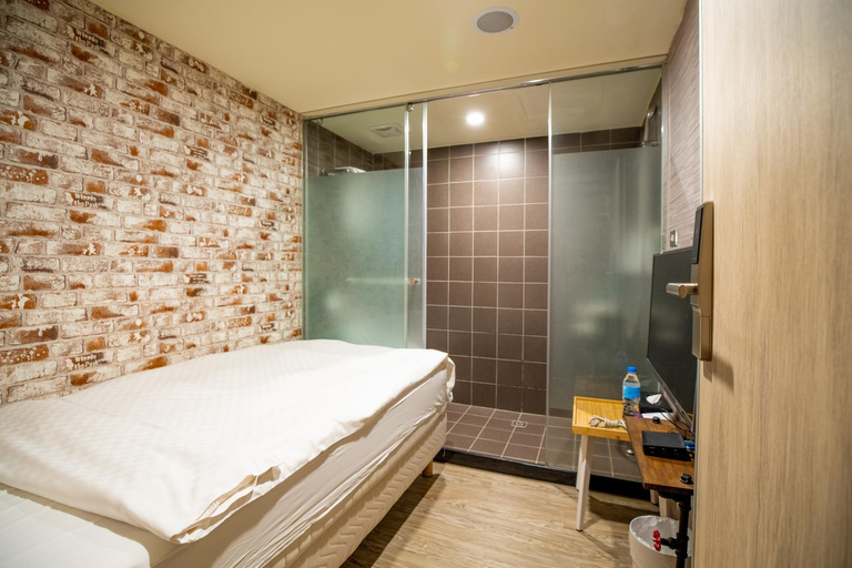 Bedroom 12