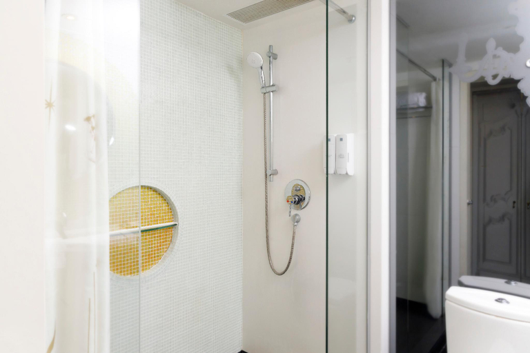 Bathroom 5, The Luxe Manor, Kowloon
