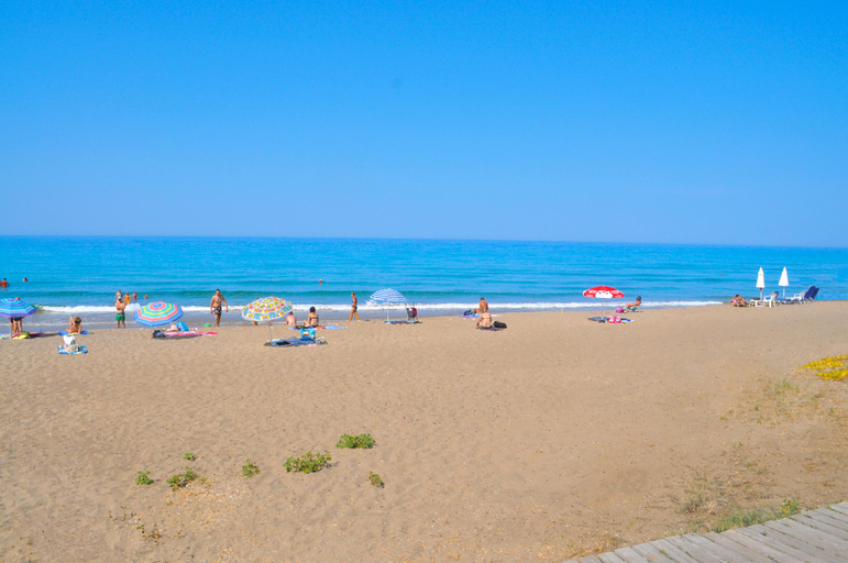 Beach 5, Beachfront Loft Apartment - Agios Gordios, Corfu, Ionian Islands