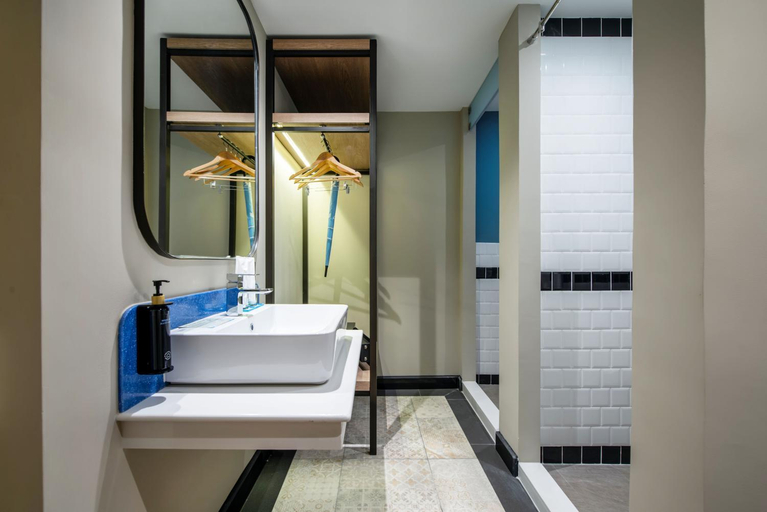 Bathroom 28