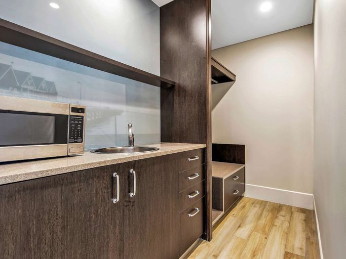 Dining Room 10
