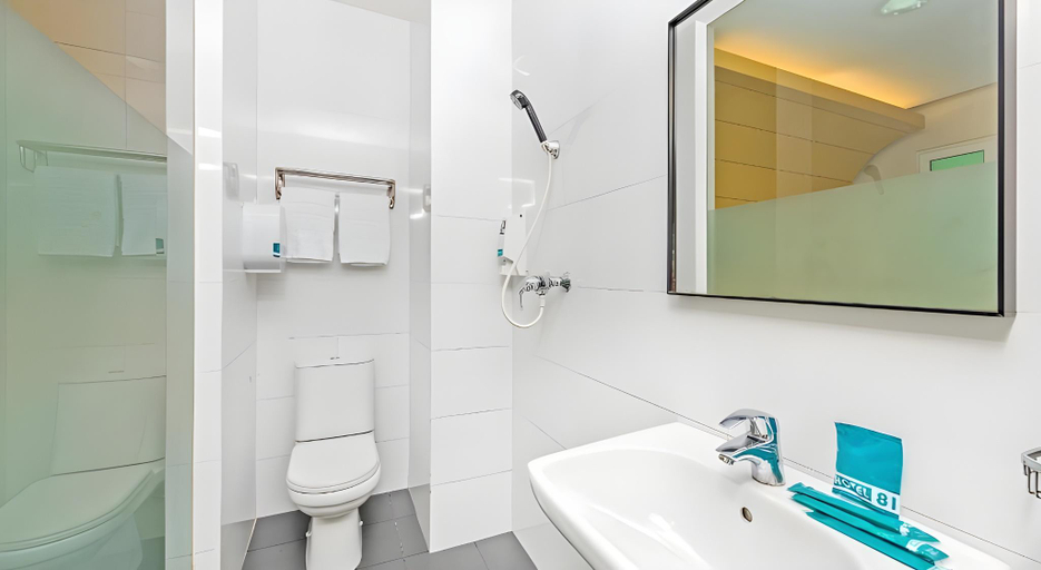 Bathroom 11