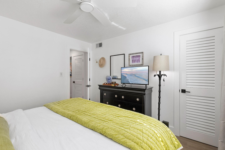 Room 5, Colony Beach Club 122, Volusia