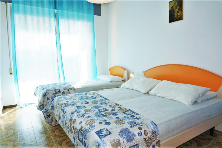 Bedroom 3, Sea-view Apartment in Caorle for 5, Venezia