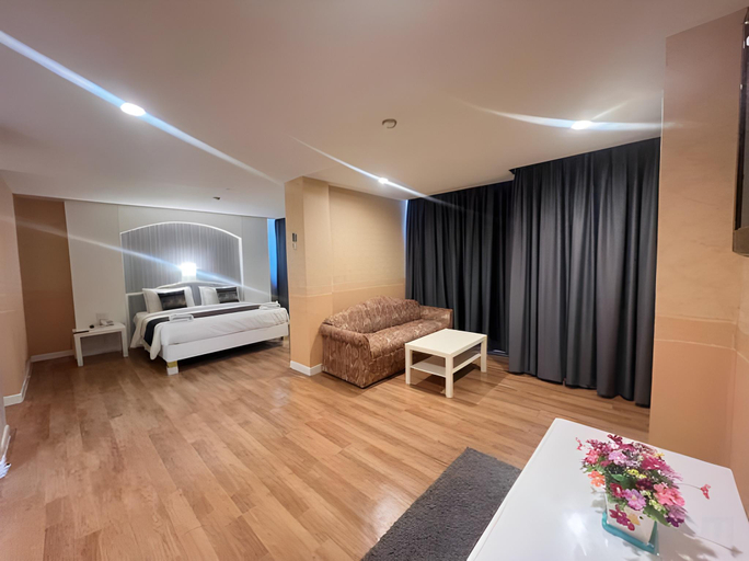 Bedroom 8