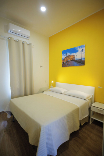 Bedroom 4, Terminal 1 Guest House, Napoli