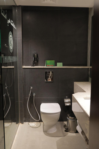 Bathroom 5, Ramee Palace Hotel, Manama