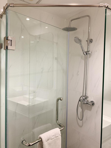 Bathroom 10