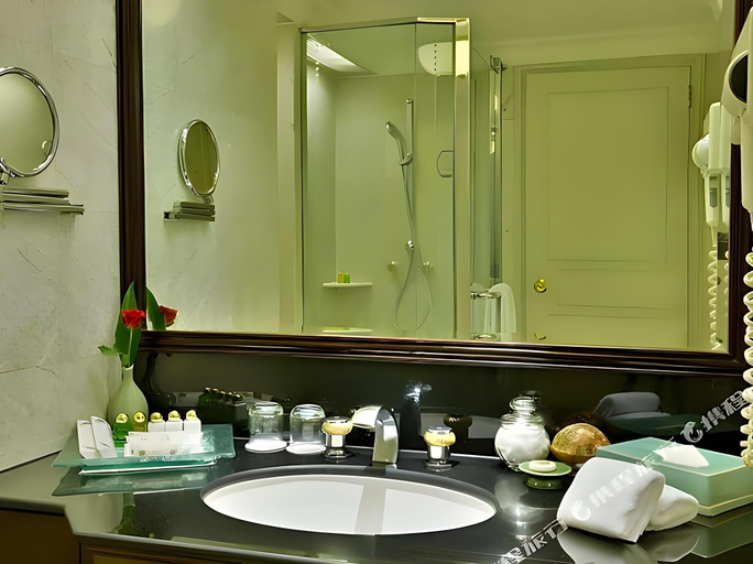 Bathroom 5, Evergreen Laurel Hotel Bangkok, Bang Rak
