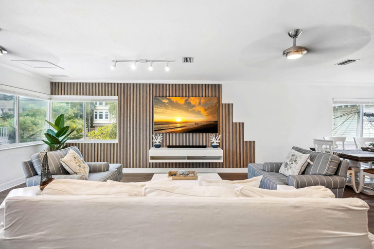 Others 5, Beach Livin 3 - 3 Bedroom Upstairs, Pinellas