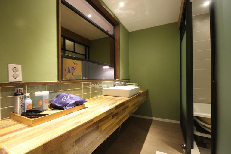 Bathroom 3, 25 Hours Hotel 2, Busanjin