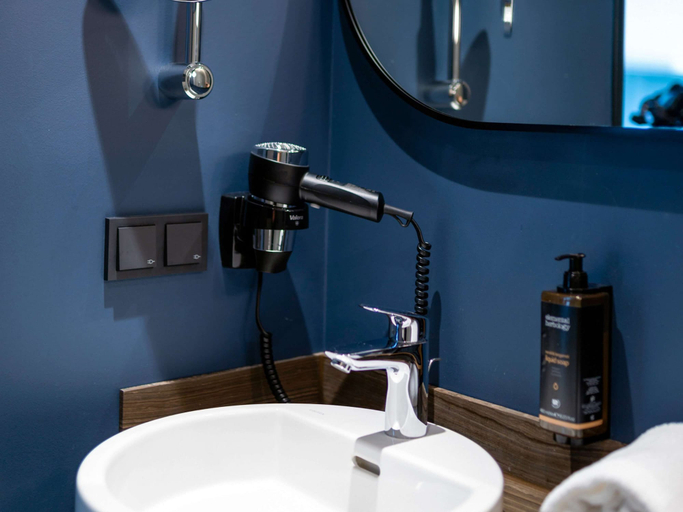 Bathroom 30