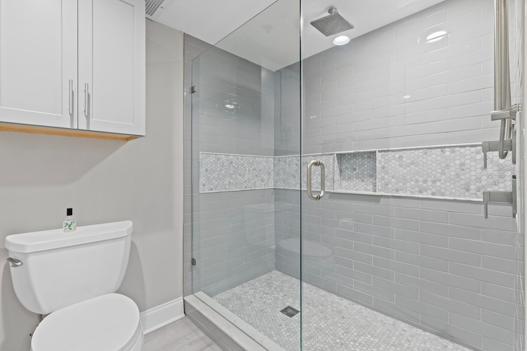Bathroom 4, Ebb Tide 505, Volusia