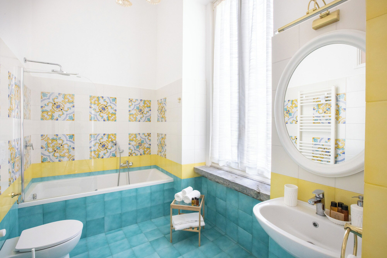Bathroom 5, Lux Aurea, Napoli