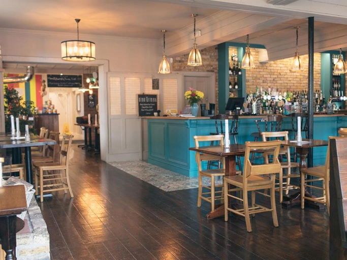 Food & Drinks 4, The Green W7, London