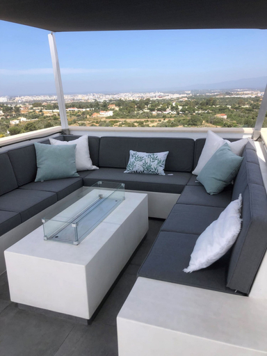 Room 5, 7 Boa Nova Immaculately Presented TWO Storey TOW, Lagoa