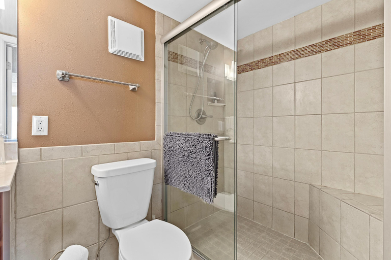 Bathroom 3, Ponce de Leon Towers 303, Volusia