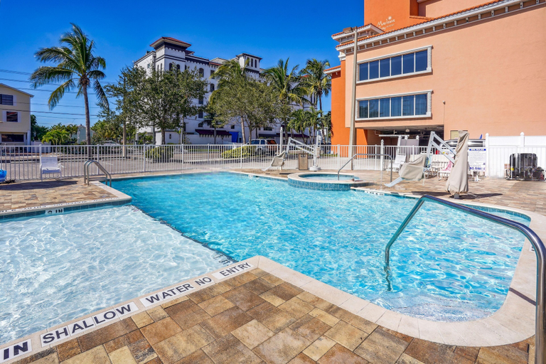 Sport & Beauty 3, Madeira Bay Resort I 1502, Pinellas