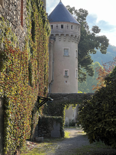 Exterior & Views 2, Chateau du rey Restaurant L'Abeuradou, Gard