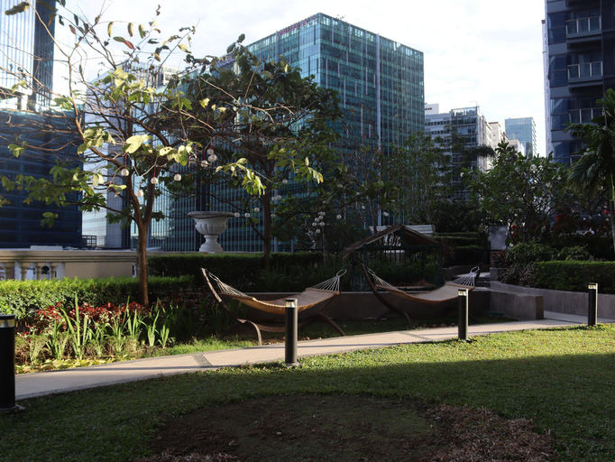 Others 5, Uptown Parksuites Tower 2, Taguig