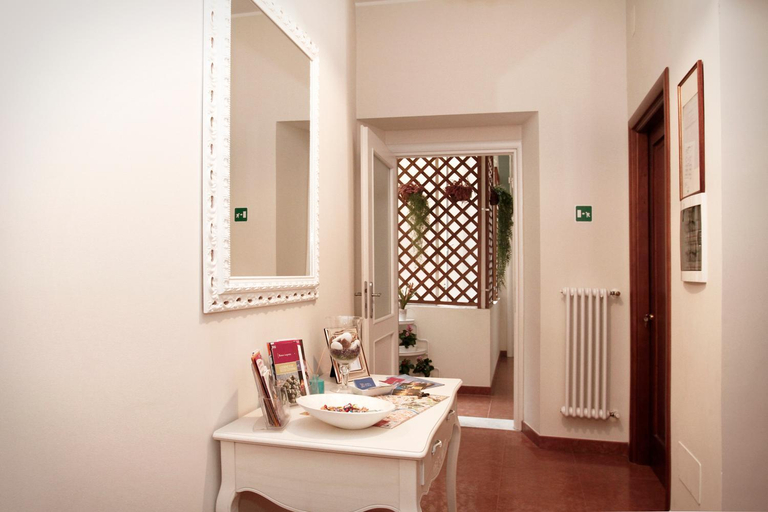 Others 5, Domus Flaviae, Roma