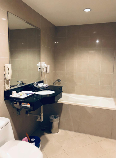 Bathroom 5, Champion Hotel, New Taipei City