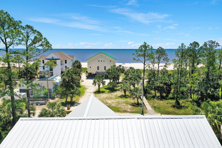 Exterior & Views 2, Bethany Cottage, Gulf