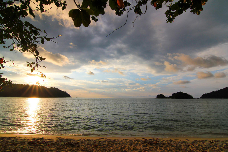 Nearby Landmark 5, Collection O Analisa Beach Resort, Manjung