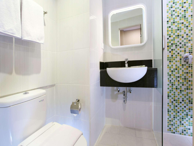 Bathroom 12