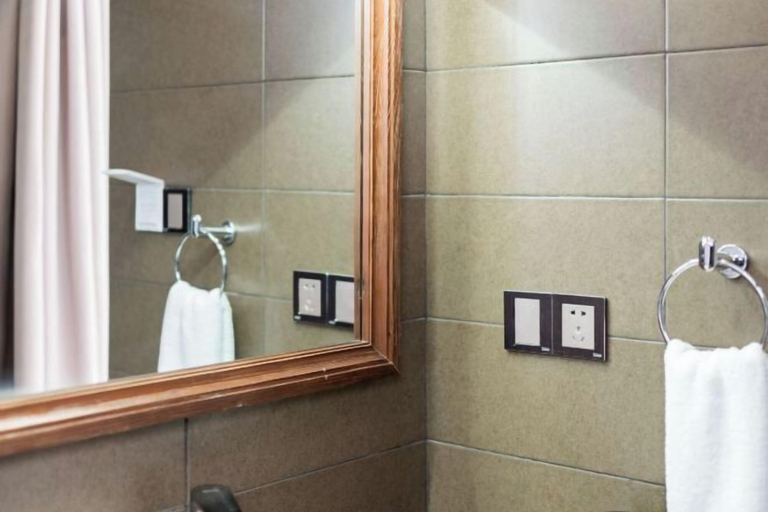 Bathroom 3, Jingfengtang Guest House, Lijiang
