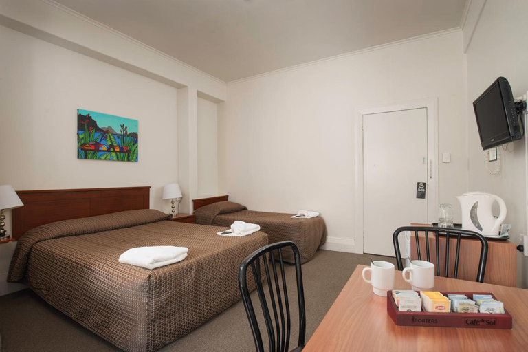 Bedroom 3, Kiwi International Hotel, Waitakere