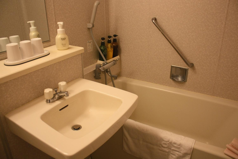 Bathroom 5, Kagoshima Sun Royal Hotel, Kagoshima