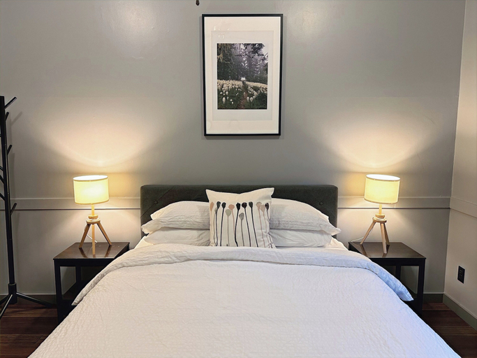 Bedroom 3, Westfir Lodge & Mountain Market, Lane