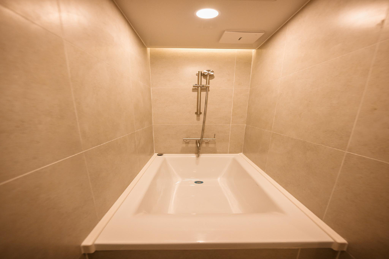 Bathroom 16