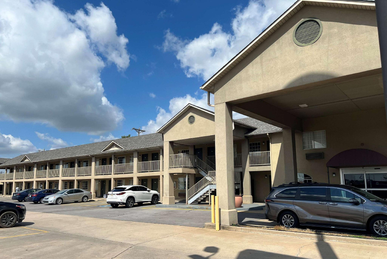 Exterior & Views 2, Days Inn by Wyndham Wagoner, Wagoner