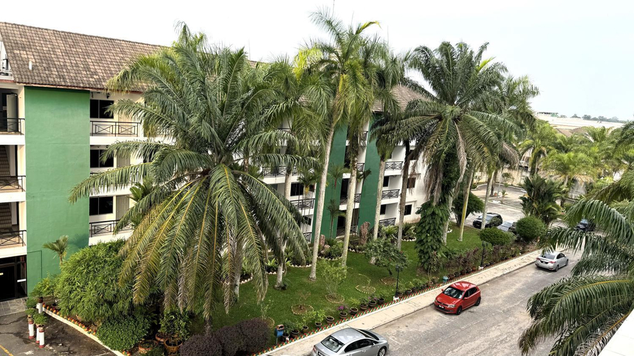 Exterior 6