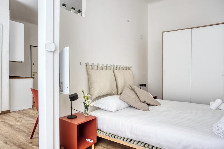 Others 4, Fascinating Flat next to Corso, Milano
