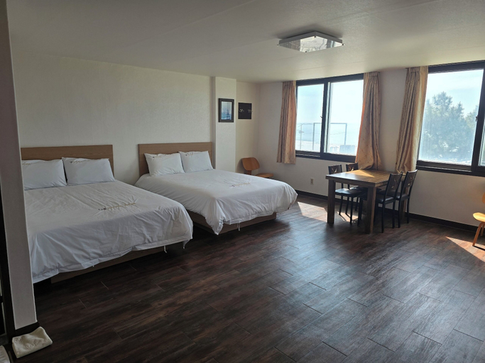 Bedroom 3, Manripo Hotel, Taean
