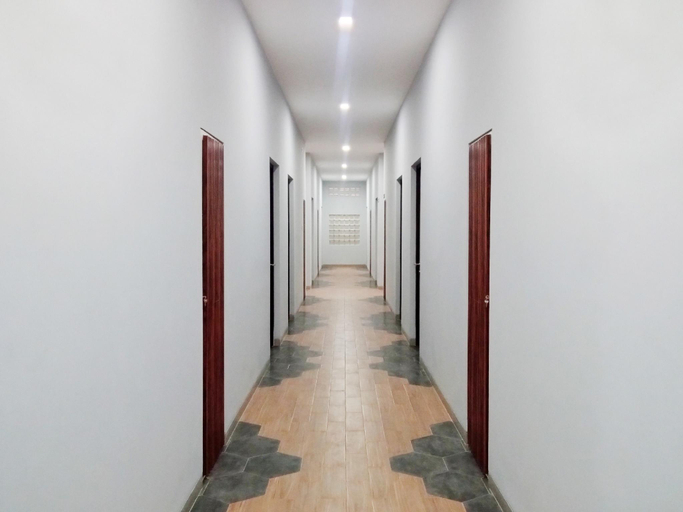Public Area 3, RedDoorz @ Hotel DPraya Pati, Pati