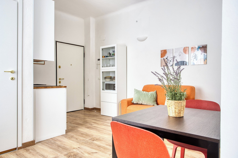 Others 5, Fascinating Flat next to Corso, Milano