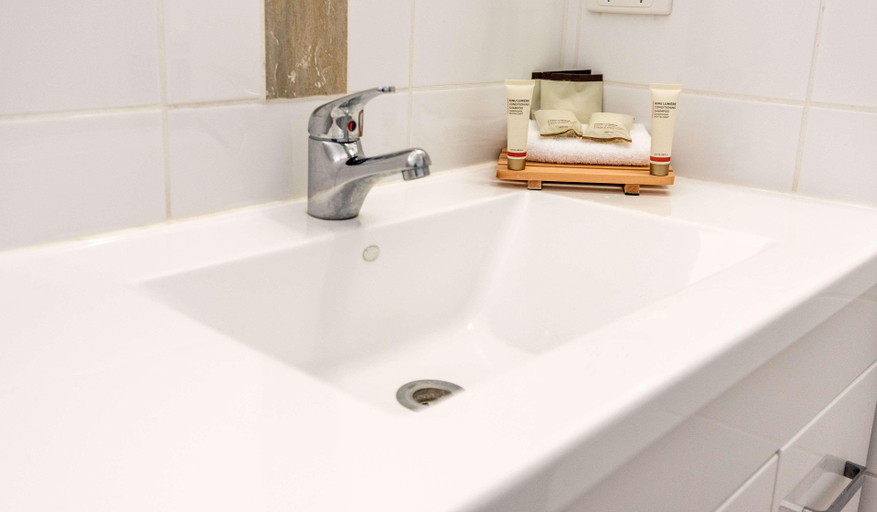 Bathroom 4, Hospitality Carnarvon, SureStay Collection by Best, Carnarvon