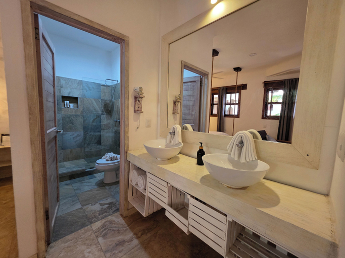Bathroom 4, 40 Cañones, Othón P. Blanco