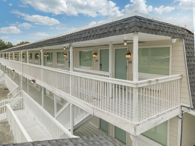 Exterior & Views, Dockside Inn, Middlesex