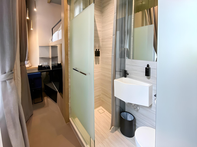 Bathroom 18