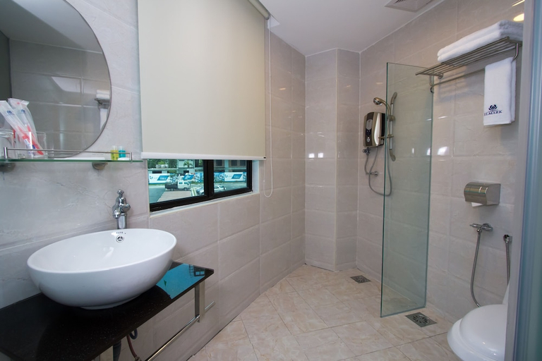 Bathroom 3, Hotel Zamburger Mak Ros, Johor Bahru