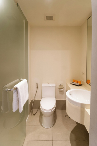 Bathroom 4, Go Hotels Plus Mandaluyong, Pasig City