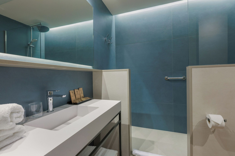 Bathroom 3, Hotel Medinaceli, Barcelona